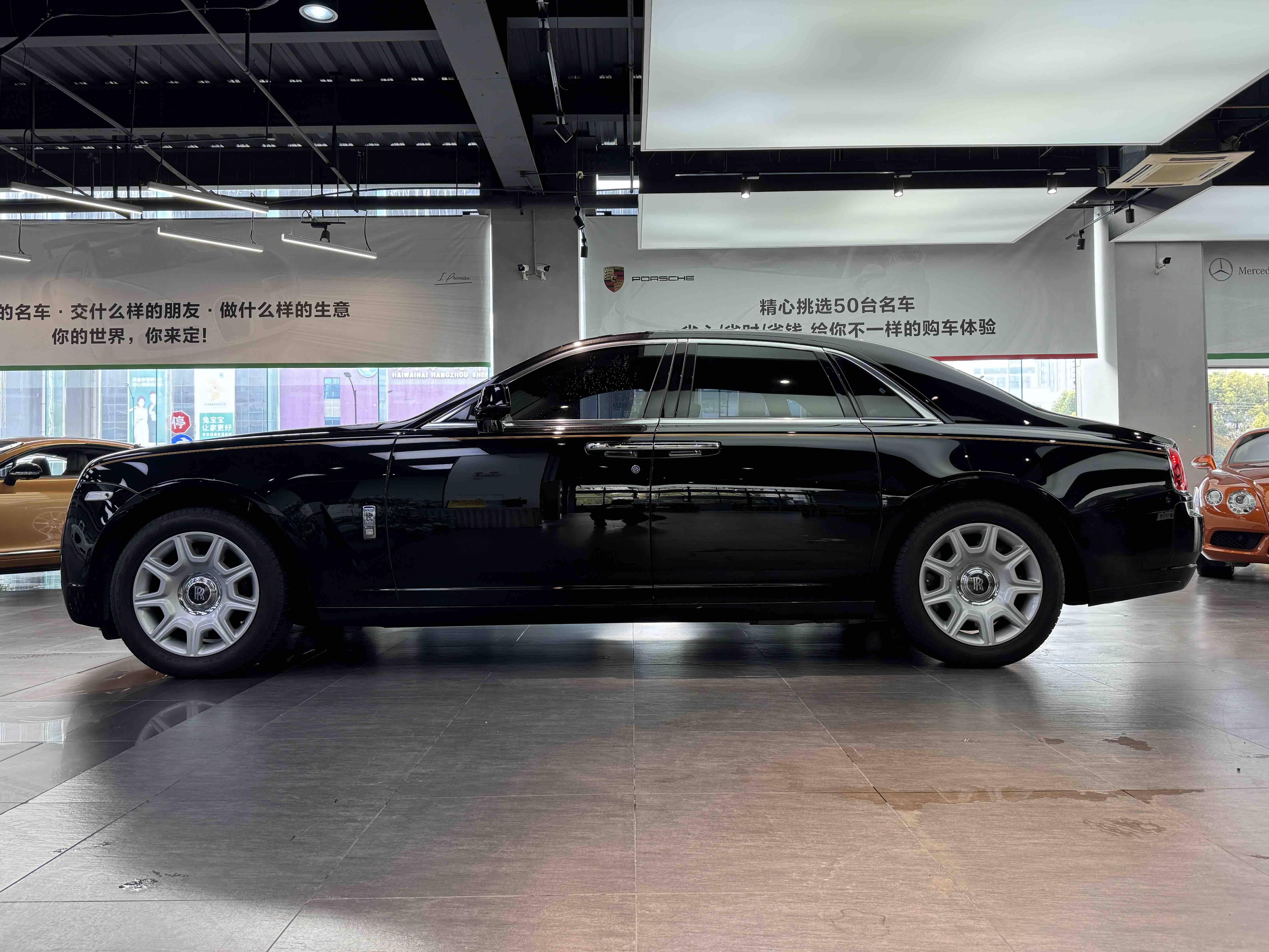 Rolls-Royce Ghost 2010 thumb 2
