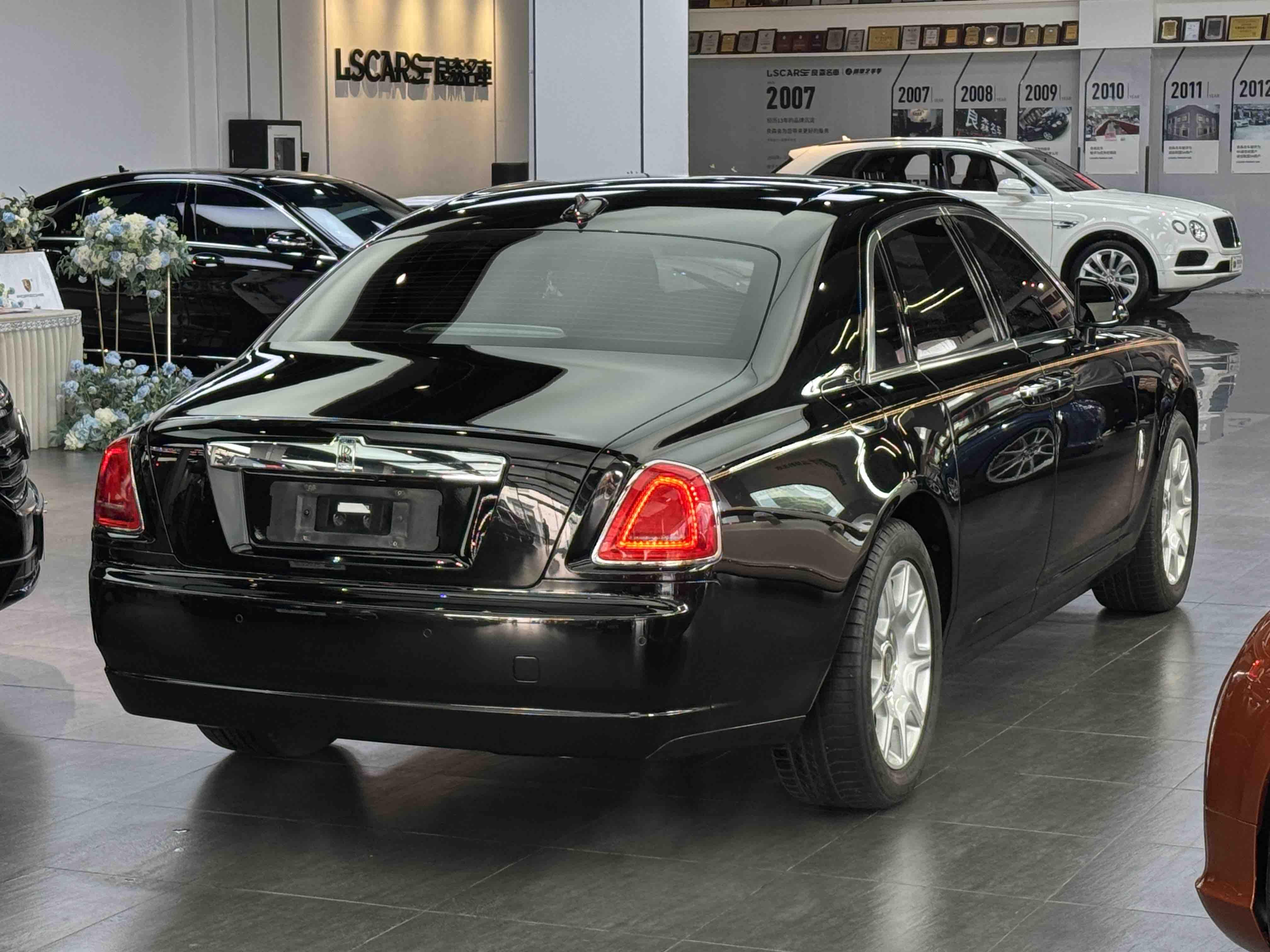 Rolls-Royce Ghost 2010 thumb 5