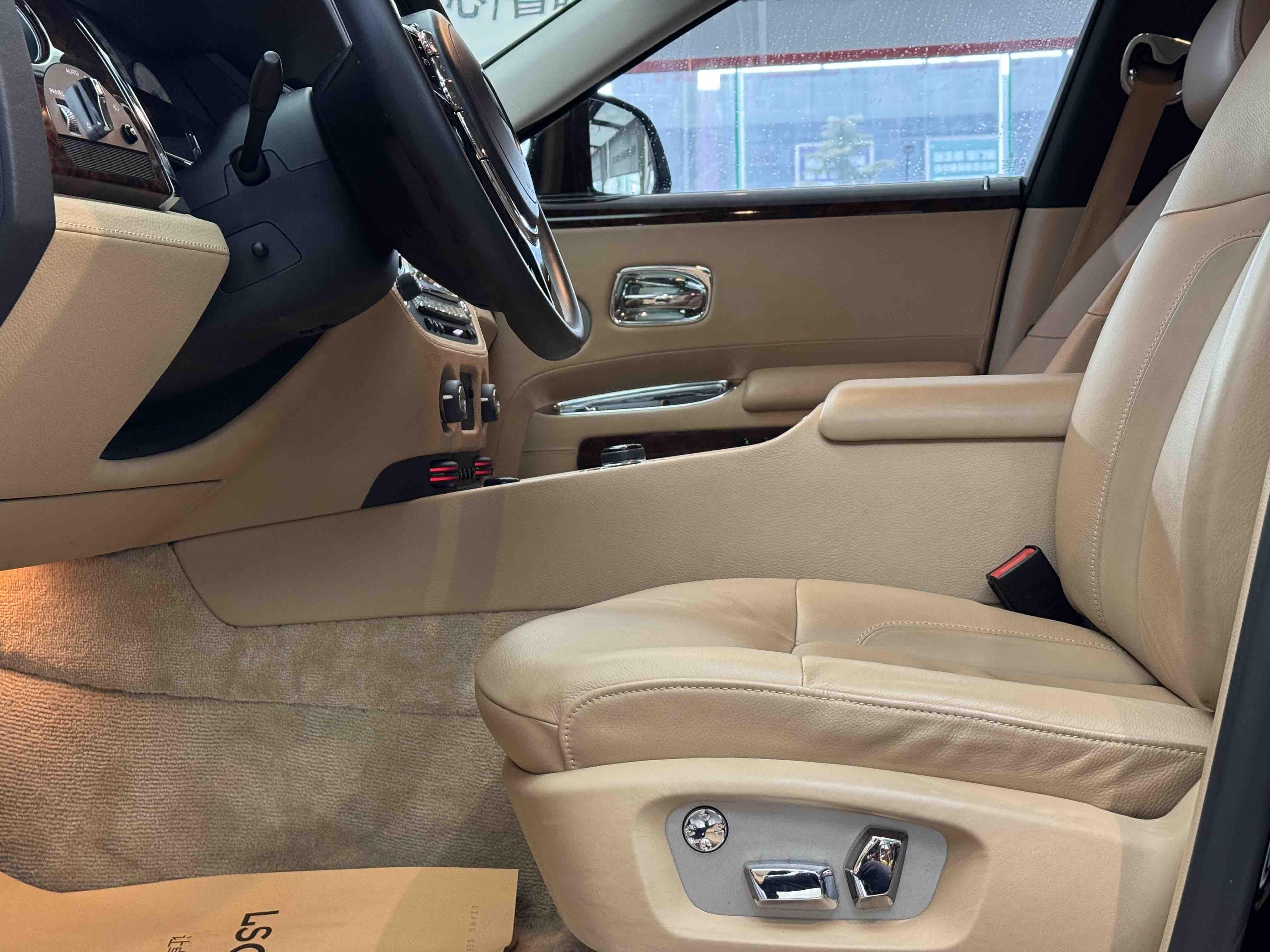 Rolls-Royce Ghost 2010 thumb 6