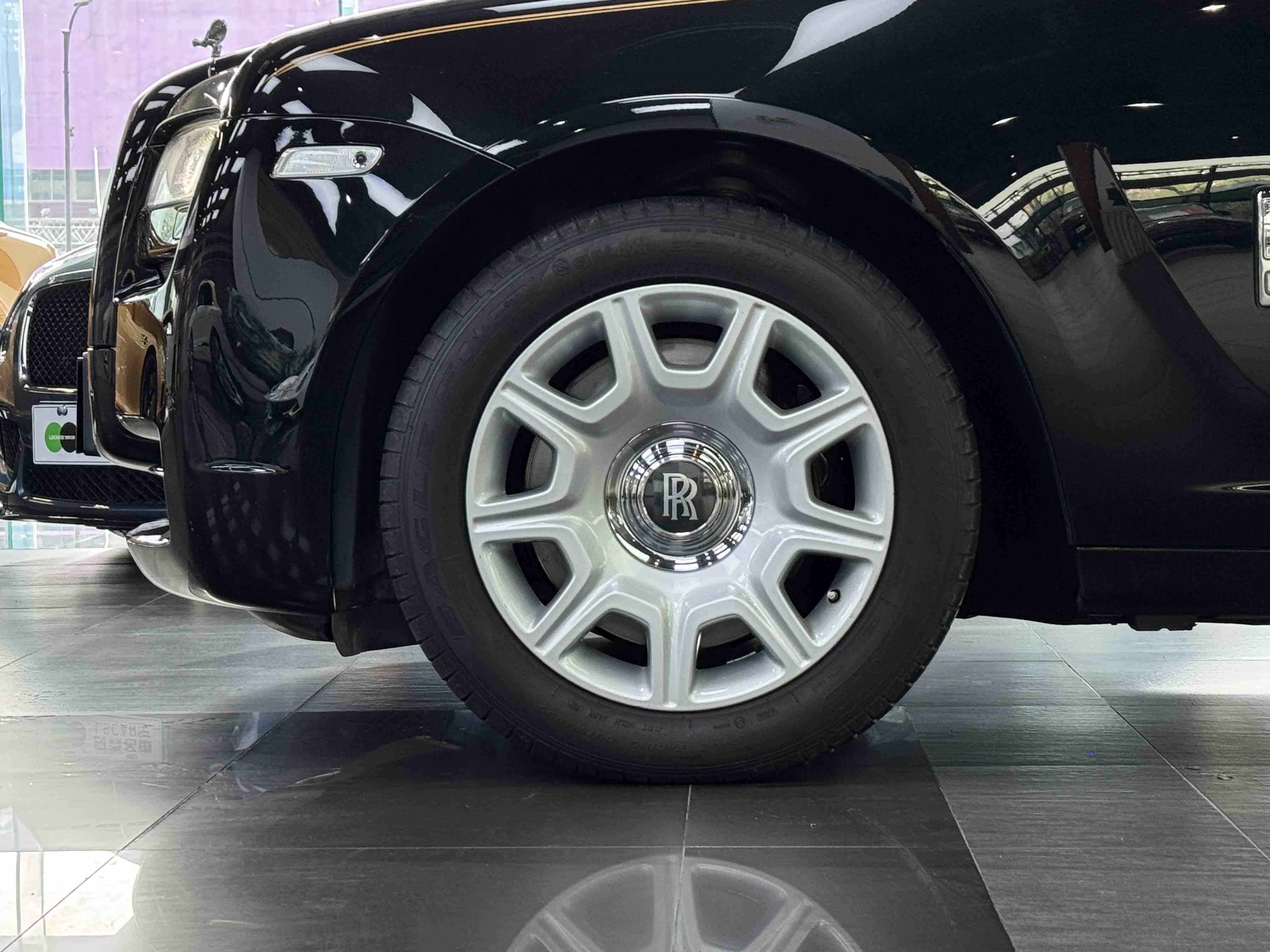 Rolls-Royce Ghost 2010 thumb 7