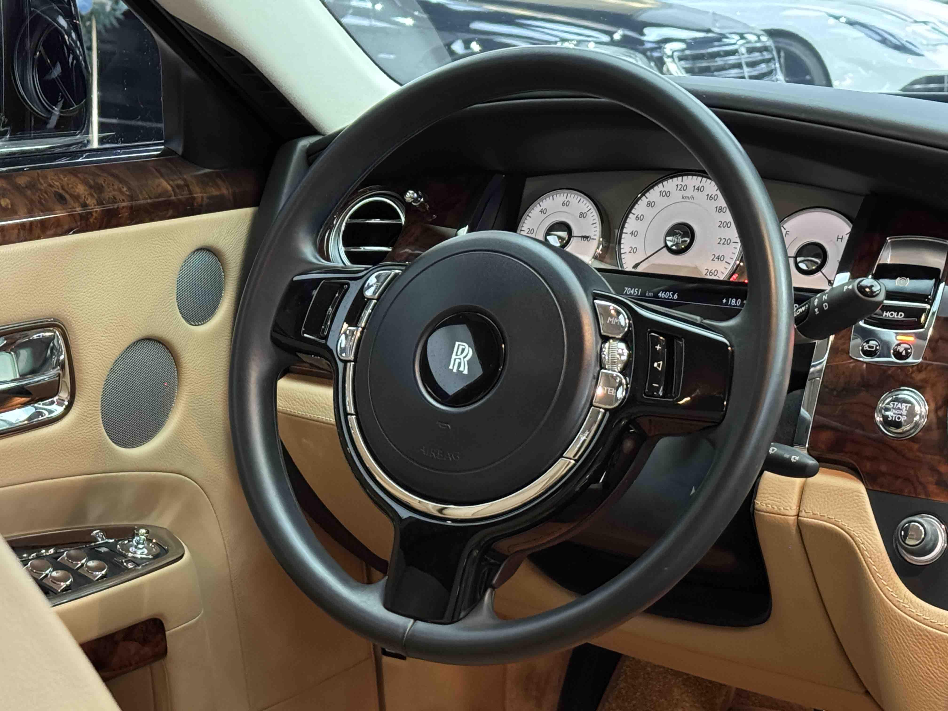 Rolls-Royce Ghost 2010 thumb 12