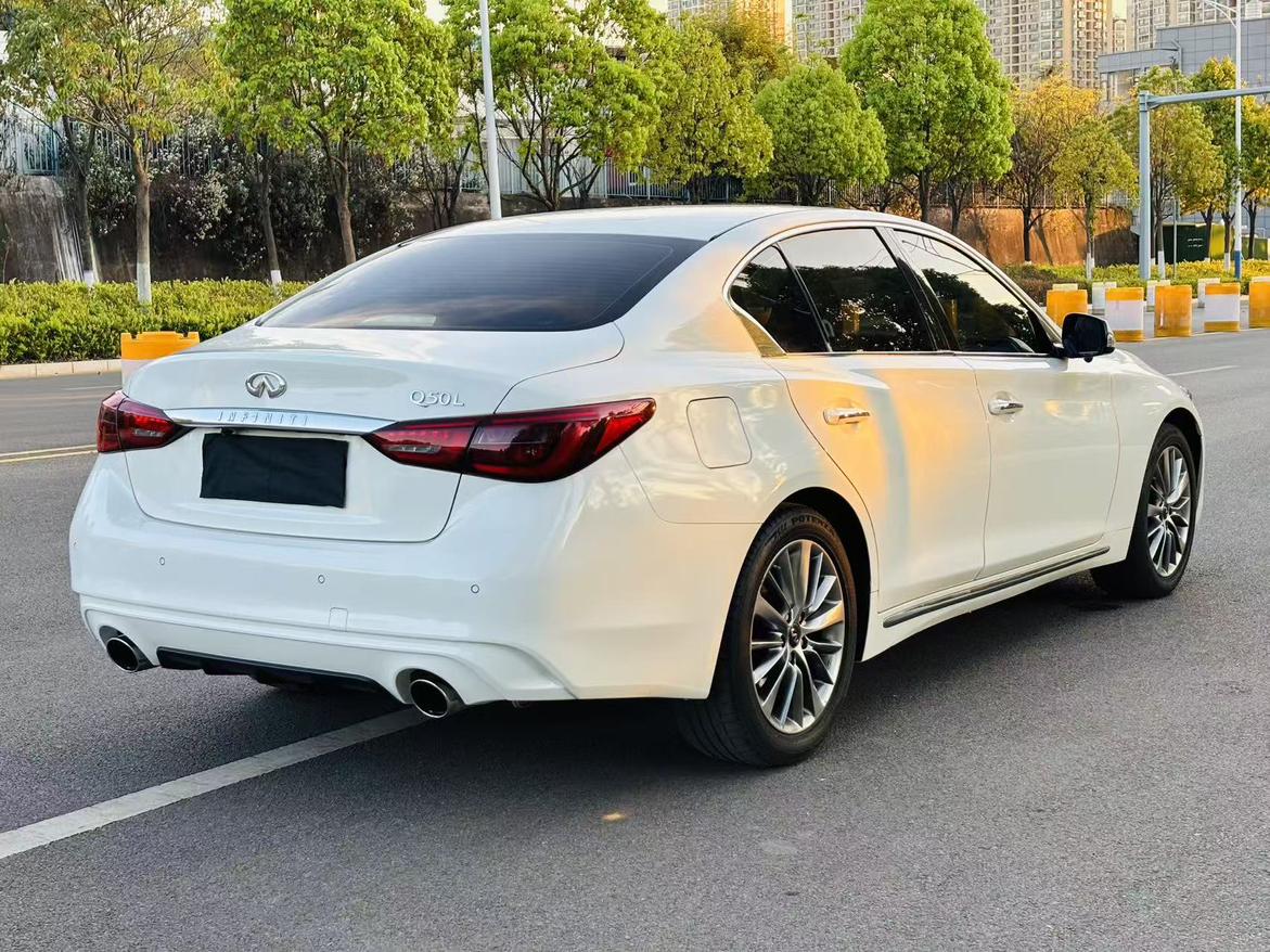 Infiniti Q50L 2018 thumb 3
