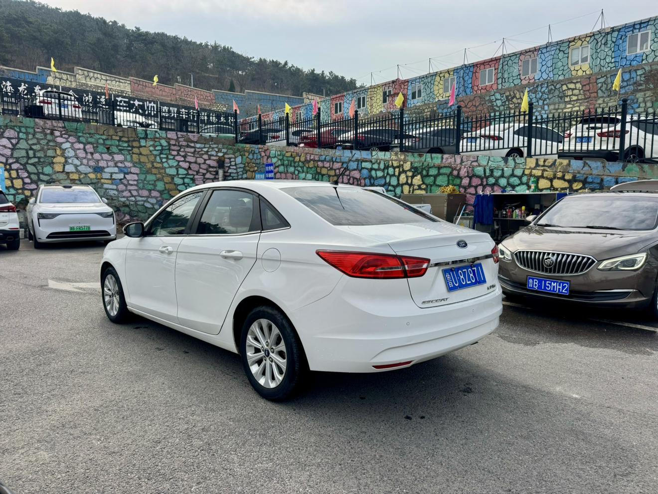 Ford Focus 2015 thumb 2