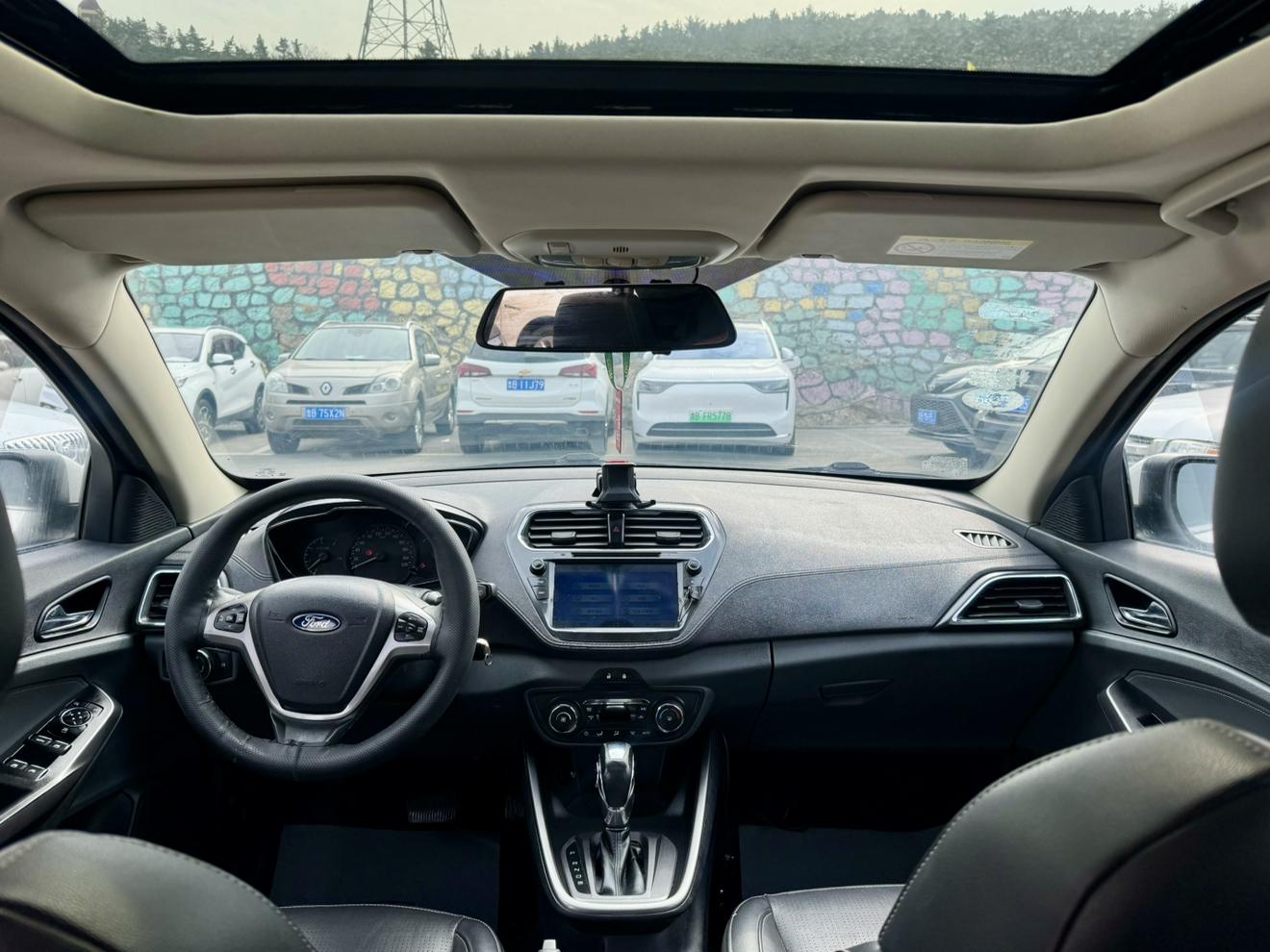 Ford Focus 2015 thumb 5