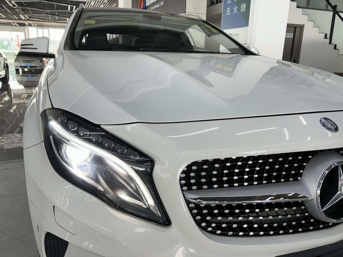 Mercedes-Benz GLA 2015 thumb 2