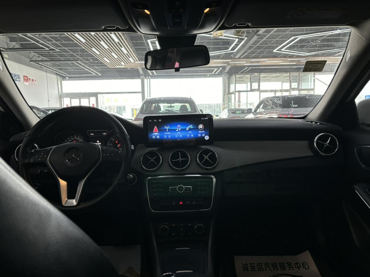 Mercedes-Benz GLA 2015 thumb 4