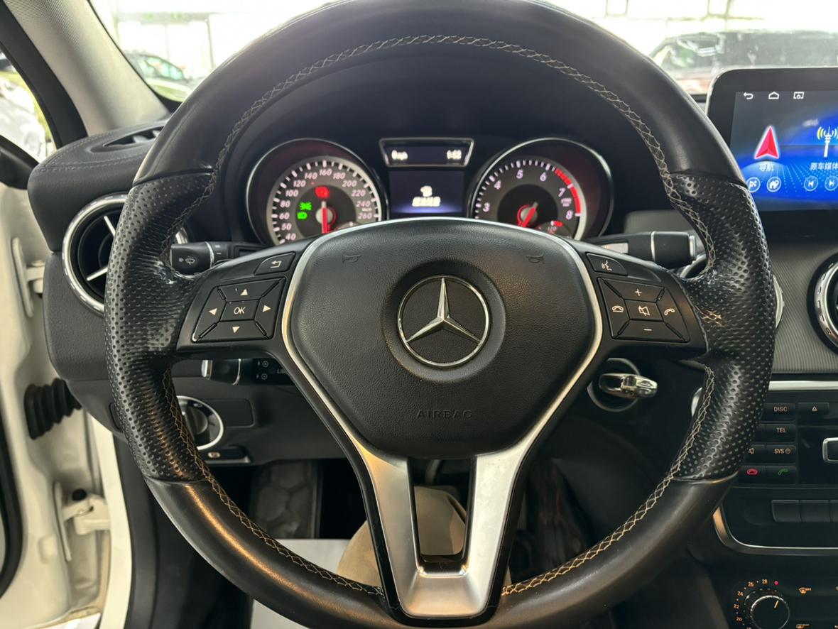 Mercedes-Benz GLA 2015 thumb 5