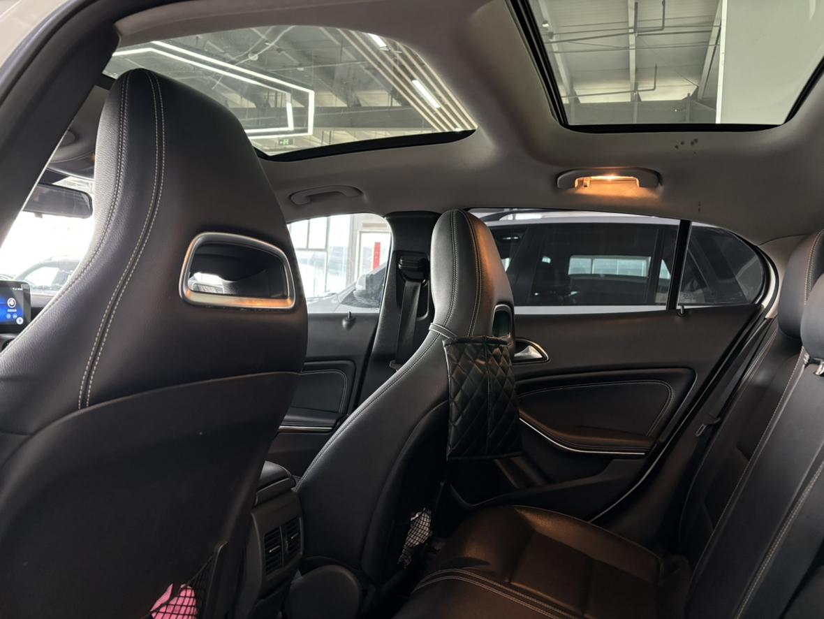 Mercedes-Benz GLA 2015 thumb 6