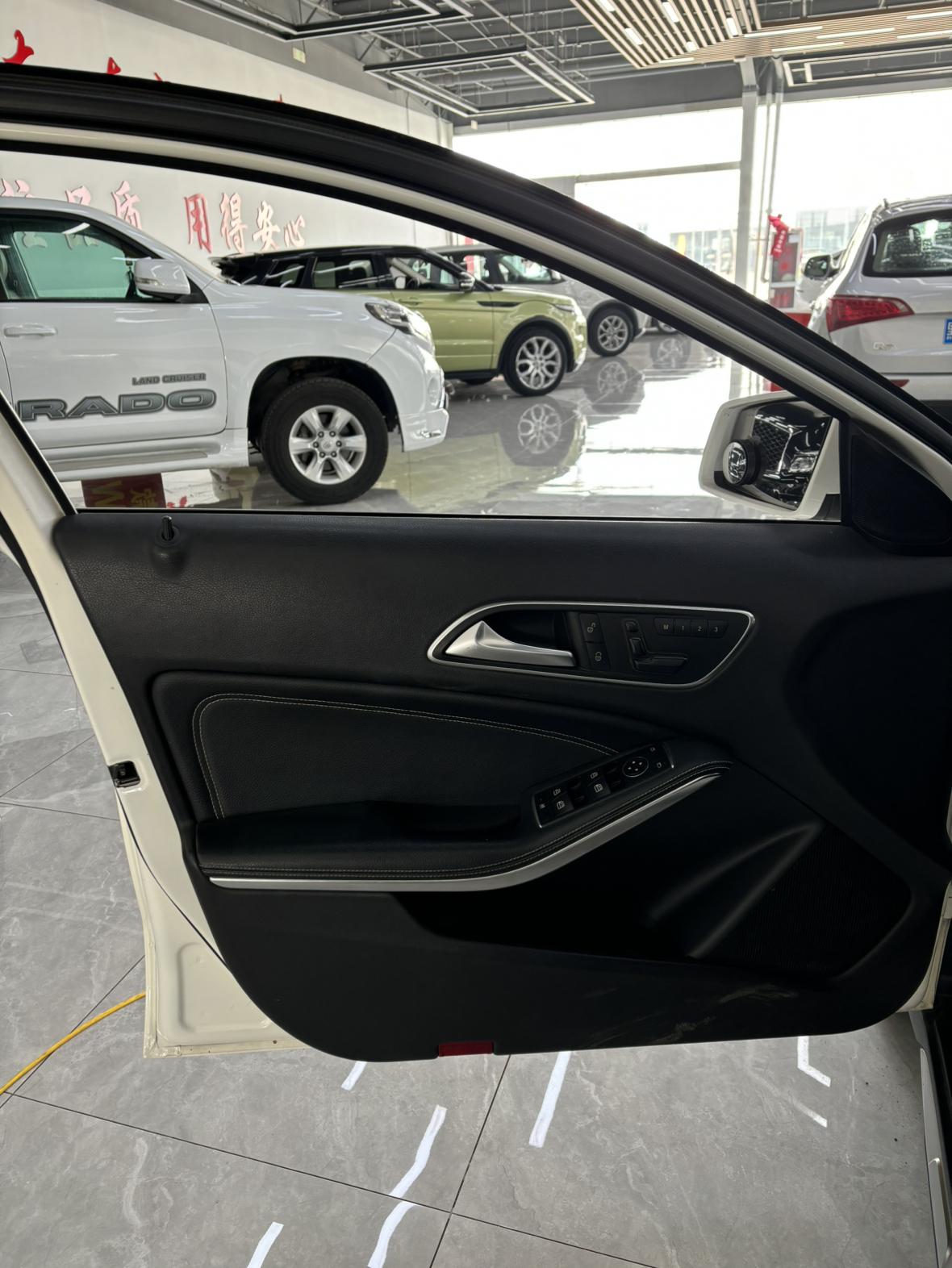 Mercedes-Benz GLA 2015 thumb 7