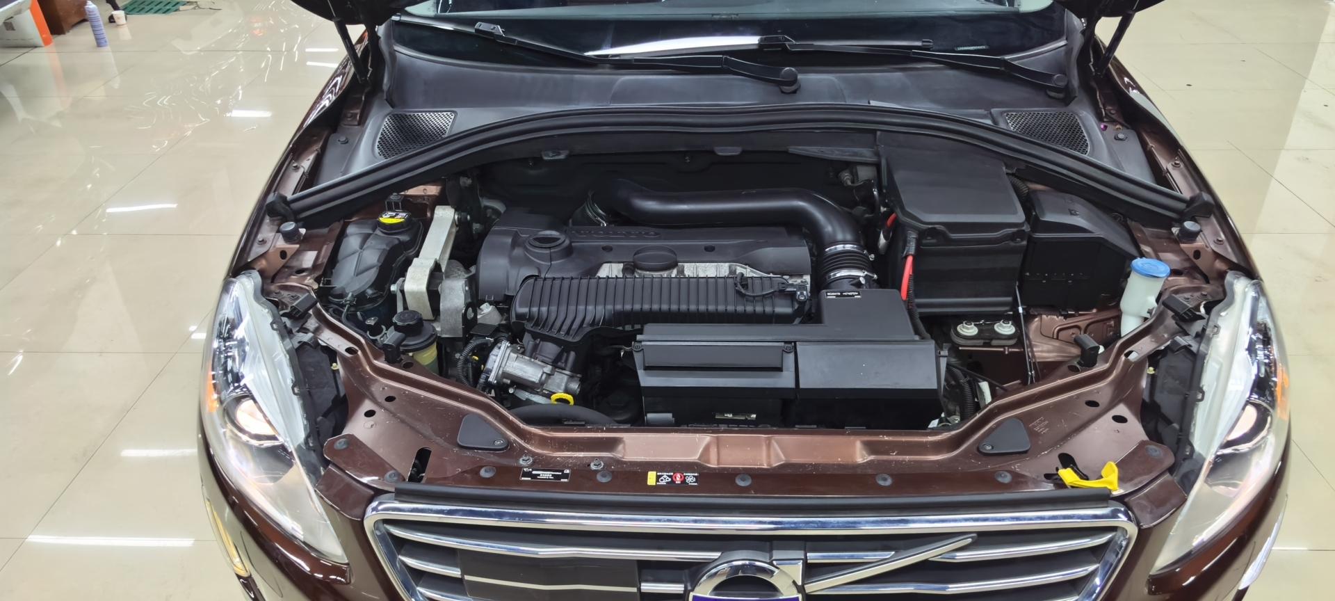 Volvo XC60 2015 thumb 3