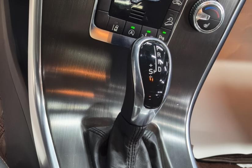 Volvo XC60 2015 thumb 7