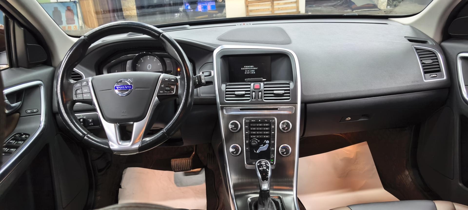 Volvo XC60 2015 thumb 8
