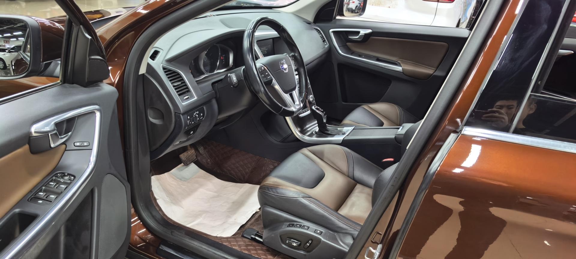 Volvo XC60 2015 thumb 10