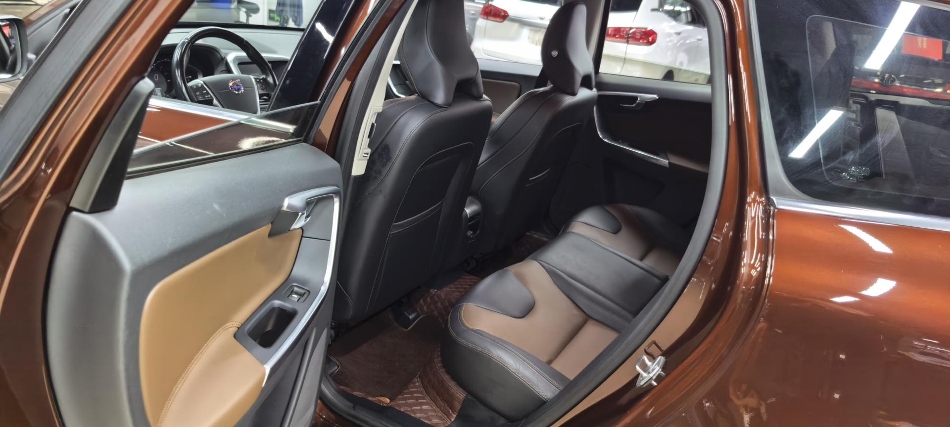 Volvo XC60 2015 thumb 11