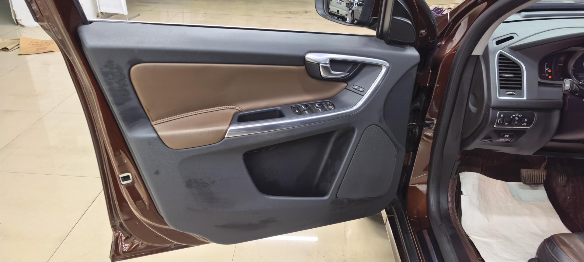 Volvo XC60 2015 thumb 12