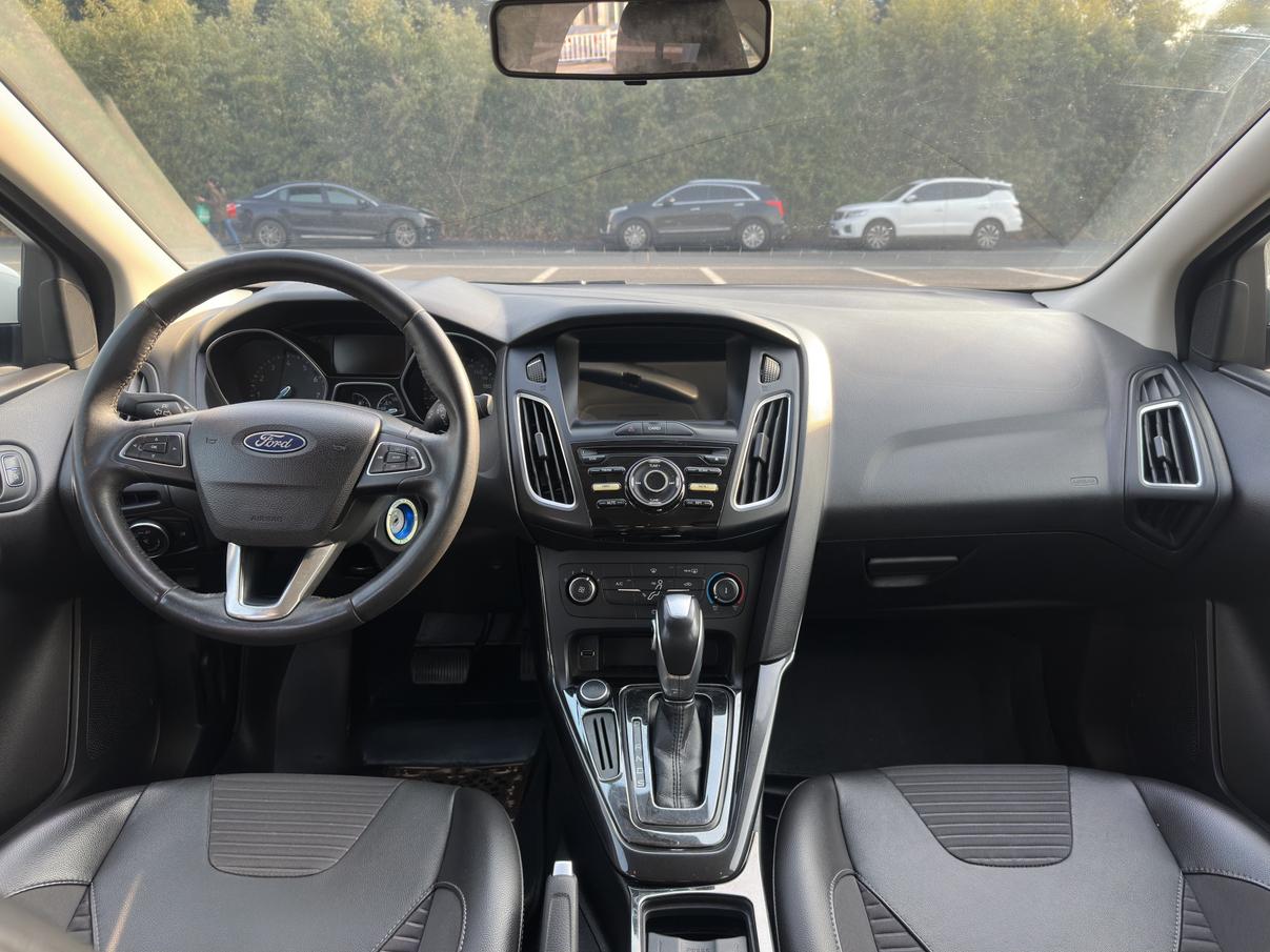 Ford Focus ST 2018 thumb 4