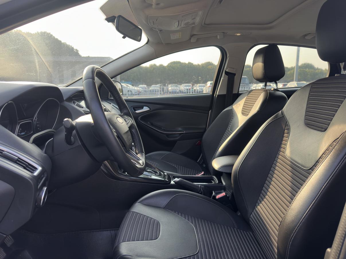 Ford Focus ST 2018 thumb 5