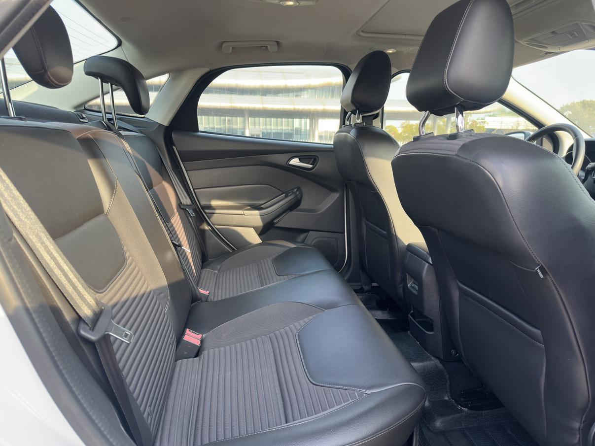 Ford Focus ST 2018 thumb 6