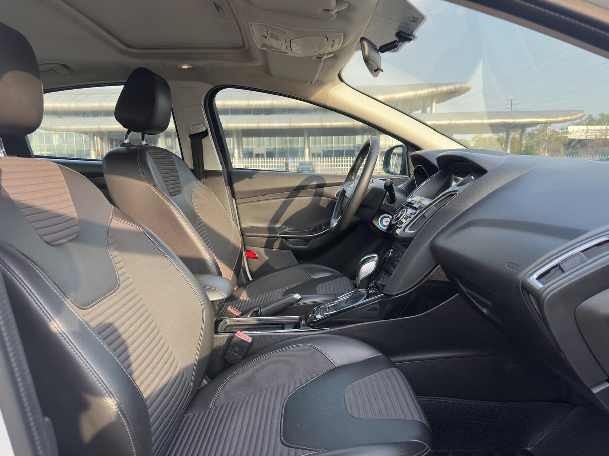 Ford Focus ST 2018 thumb 7