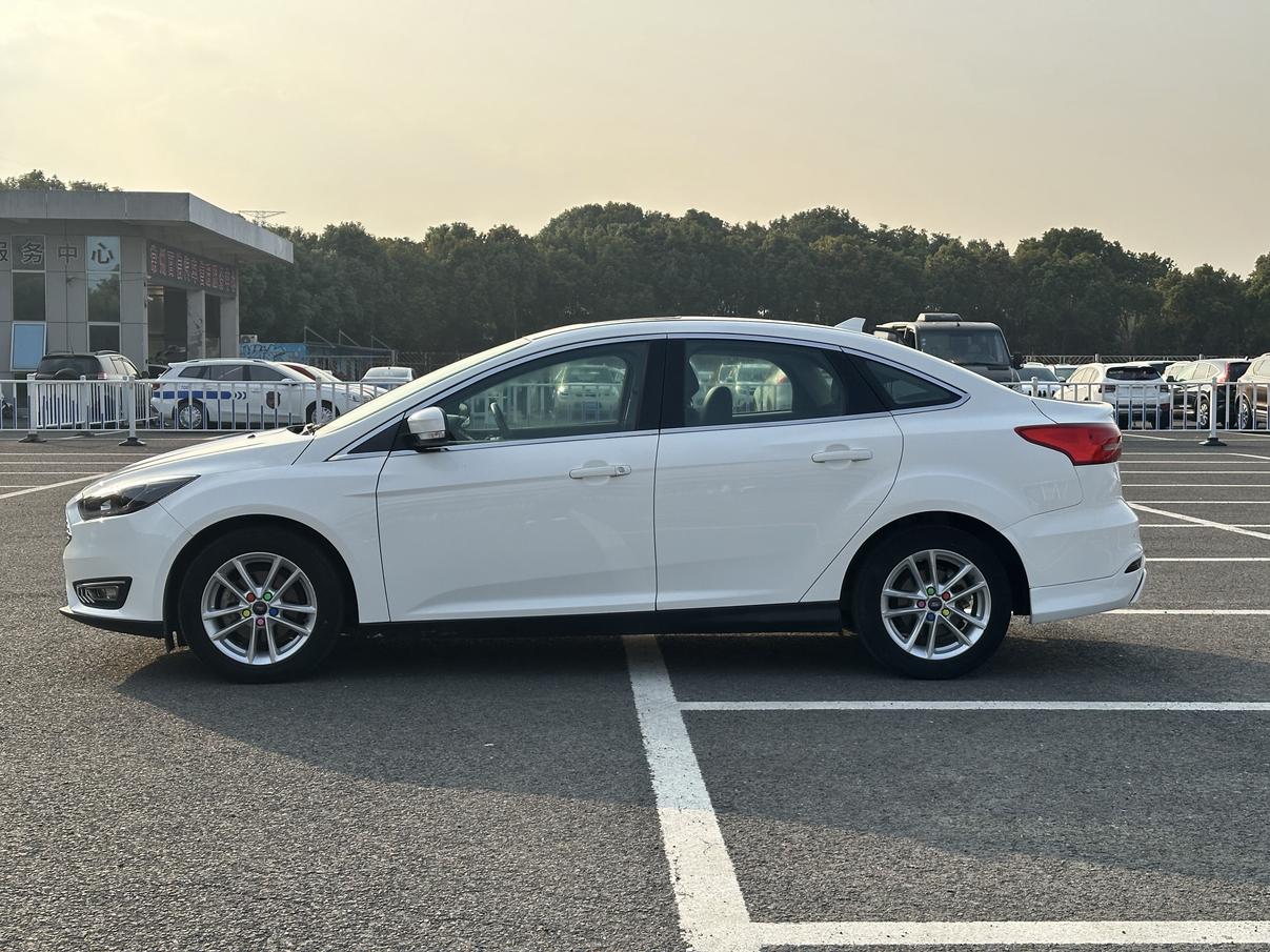 Ford Focus ST 2018 thumb 10