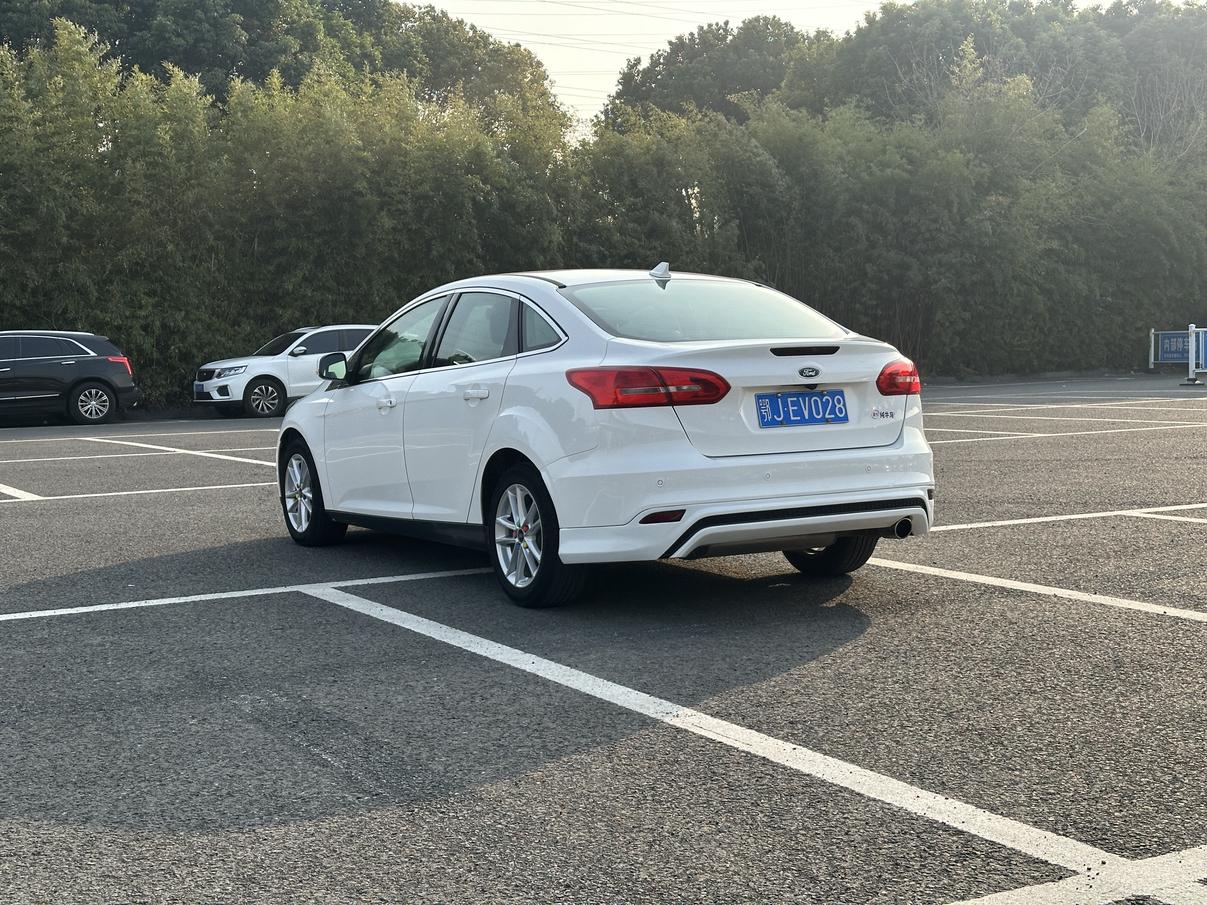 Ford Focus ST 2018 thumb 11