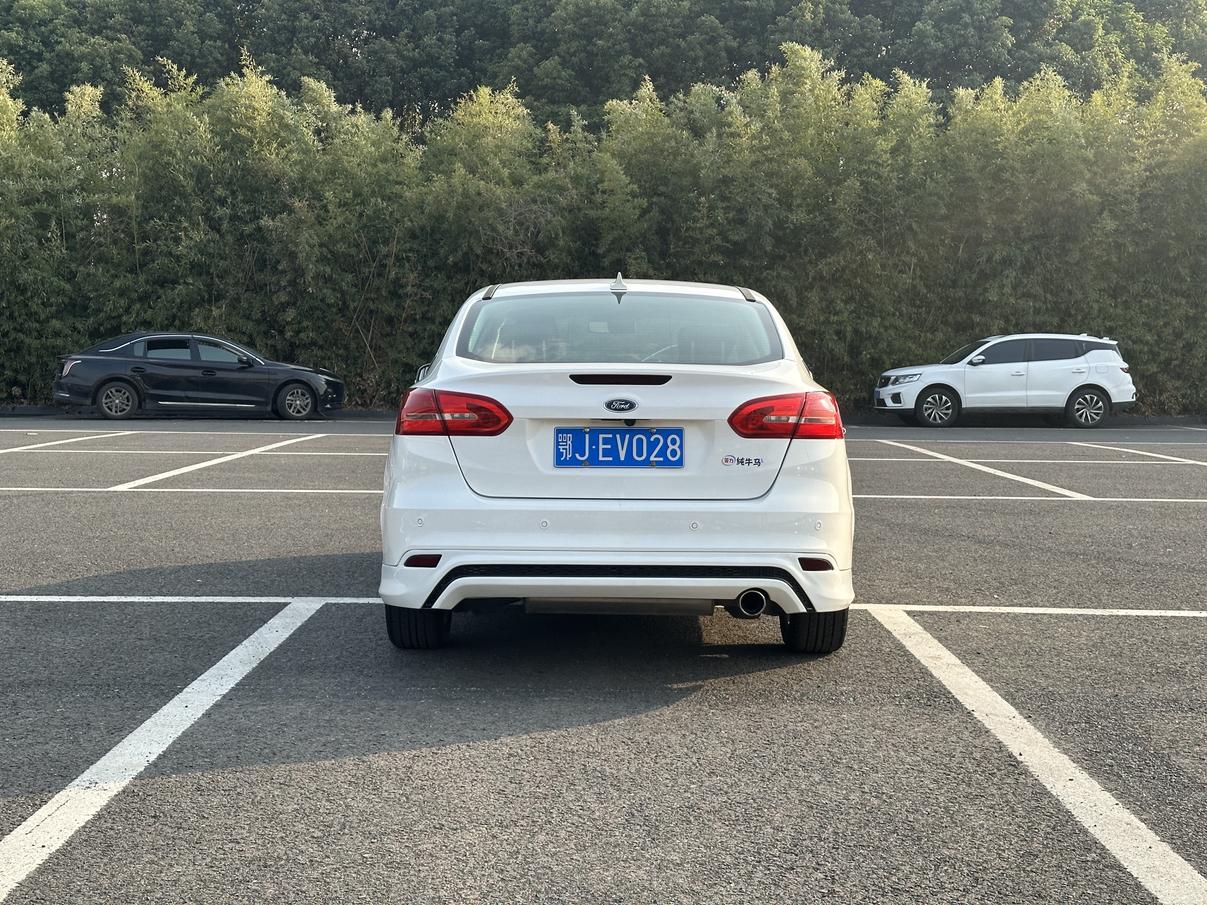 Ford Focus ST 2018 thumb 12