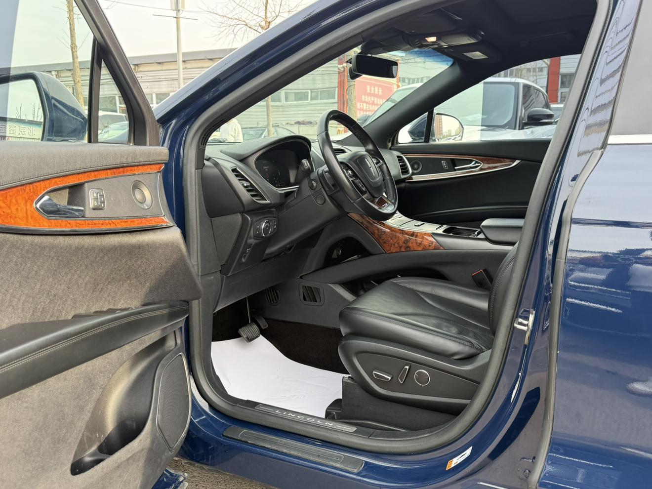 Lincoln Navigator 2019 thumb 8