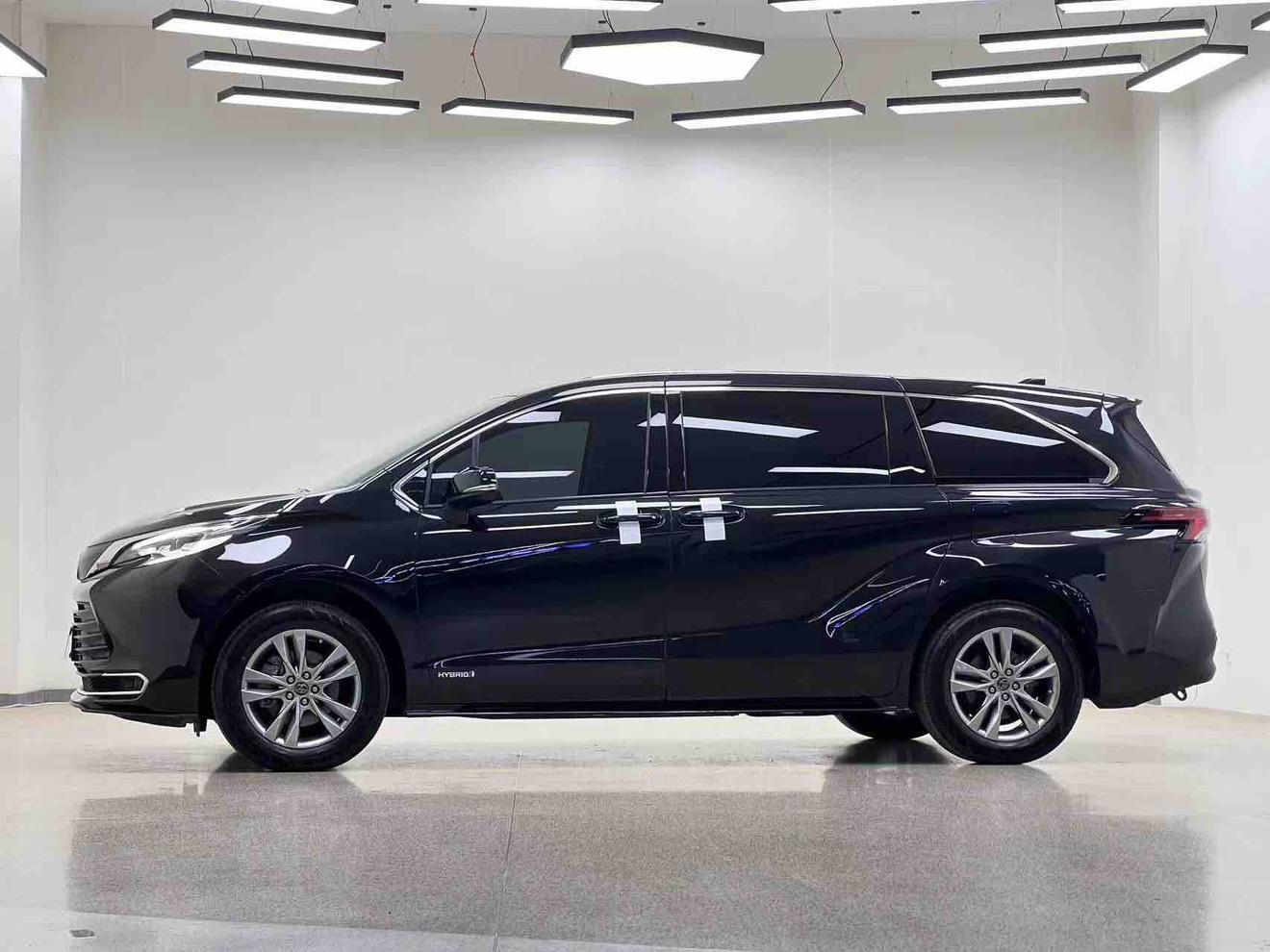 Toyota Sienna 2023 thumb 2