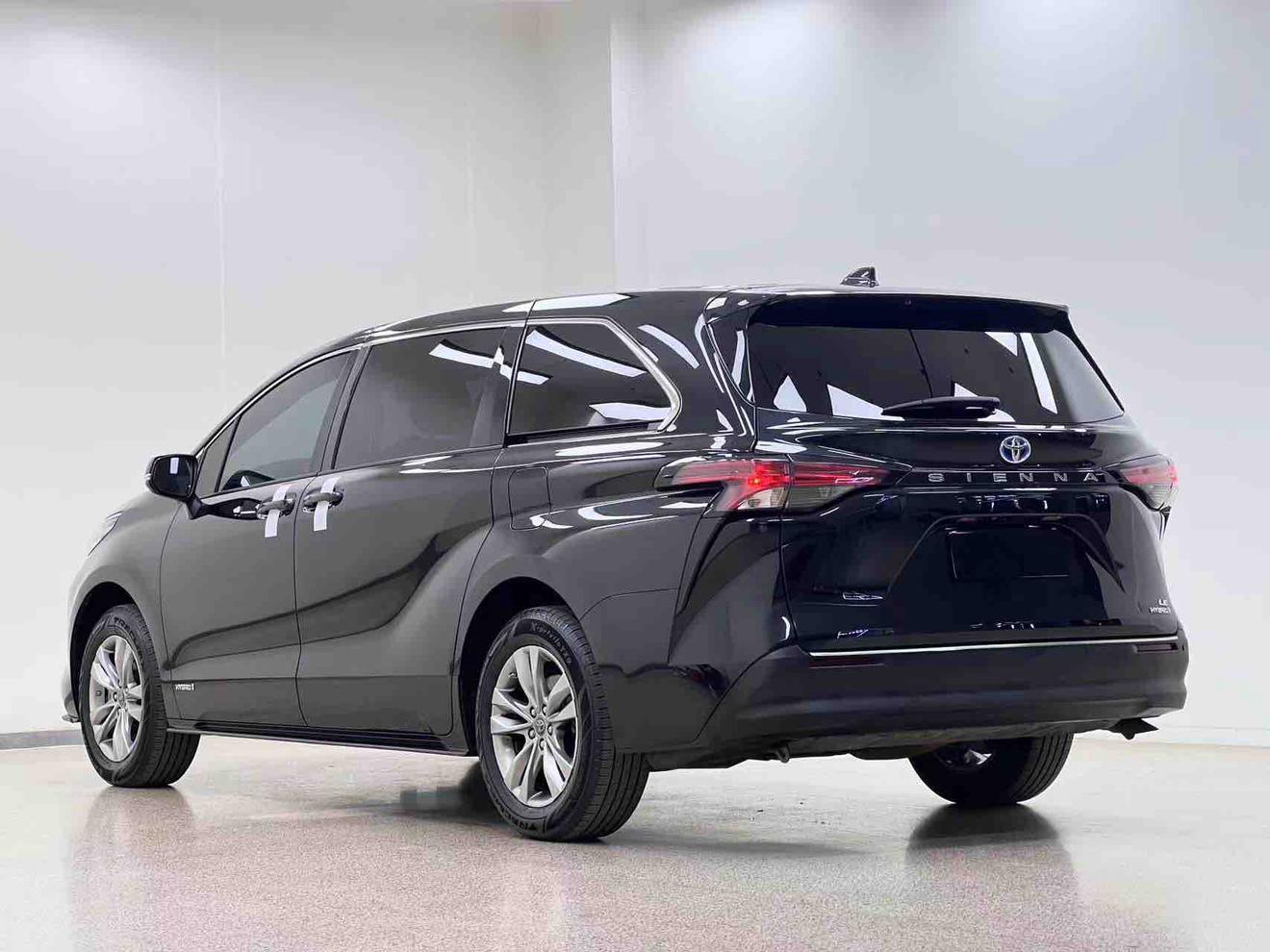 Toyota Sienna 2023 thumb 3