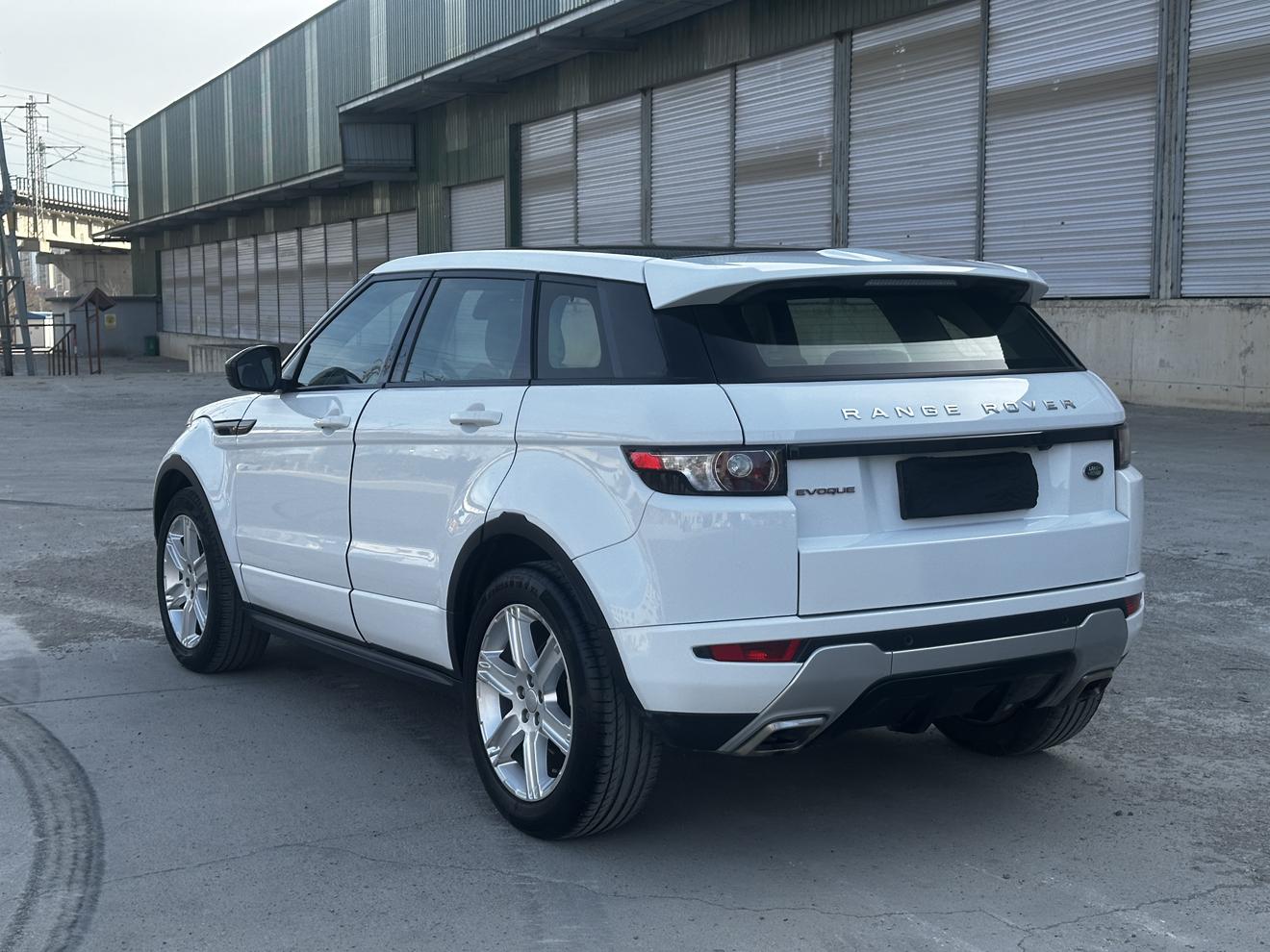 Land Rover Range Rover Velar 2015 thumb 3