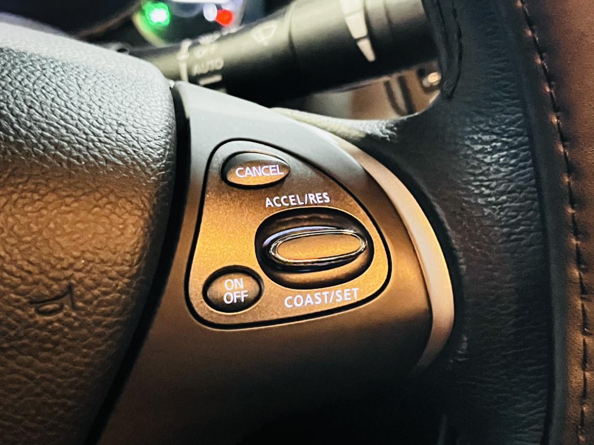 Infiniti M 2012 thumb 11