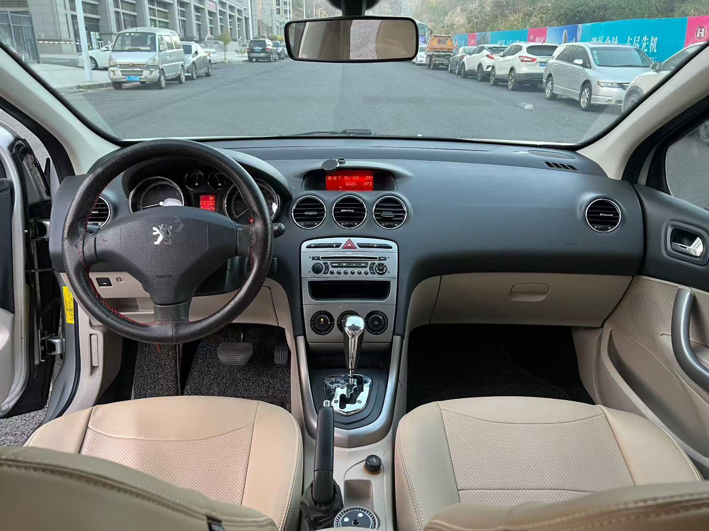 Peugeot 408 2010 thumb 5