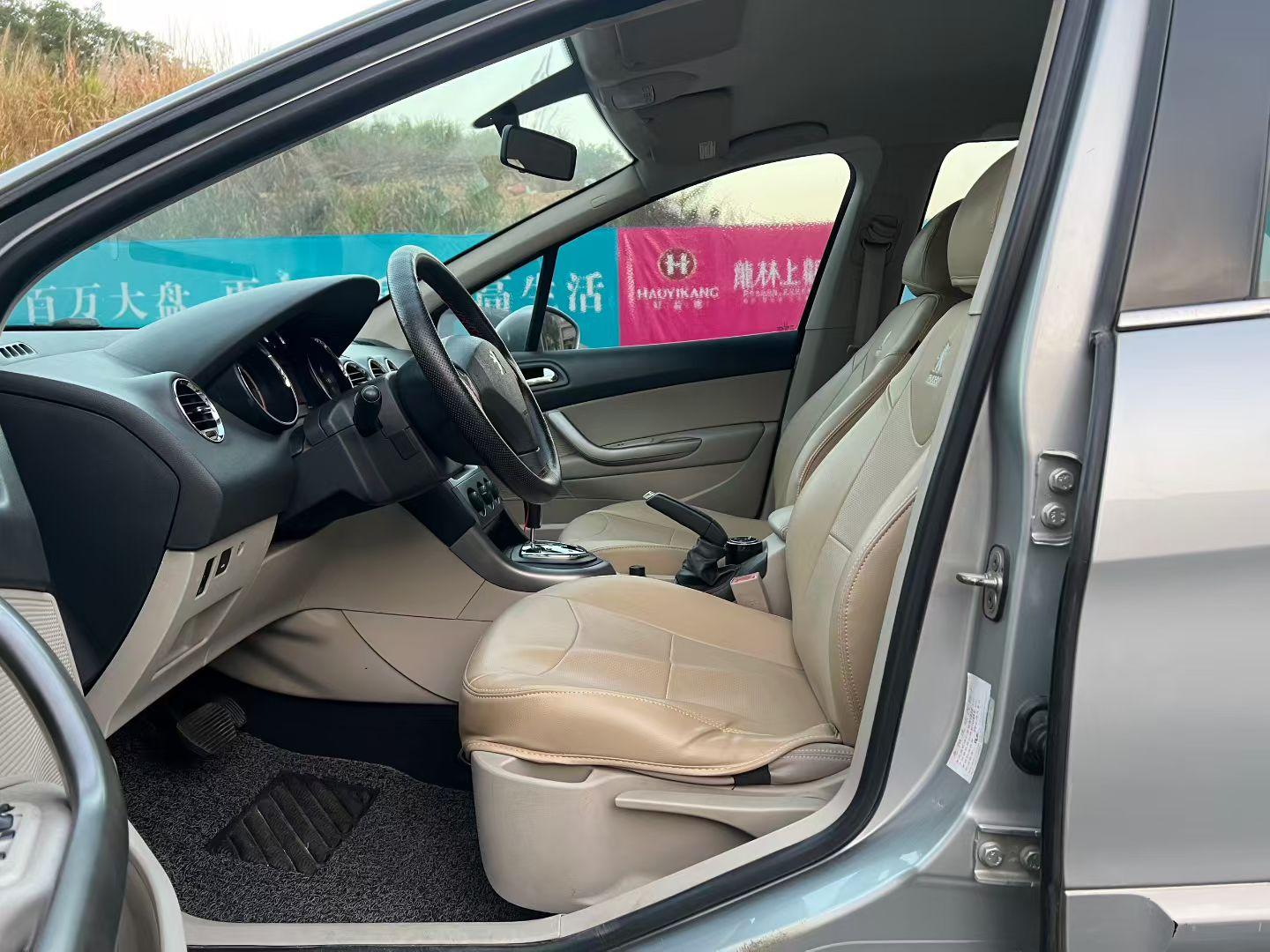 Peugeot 408 2010 thumb 6