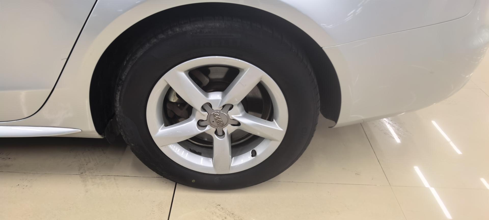 Audi A4 2015 thumb 4