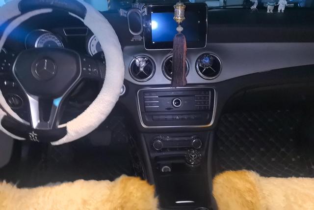 Mercedes-Benz GLA 2016 thumb 10
