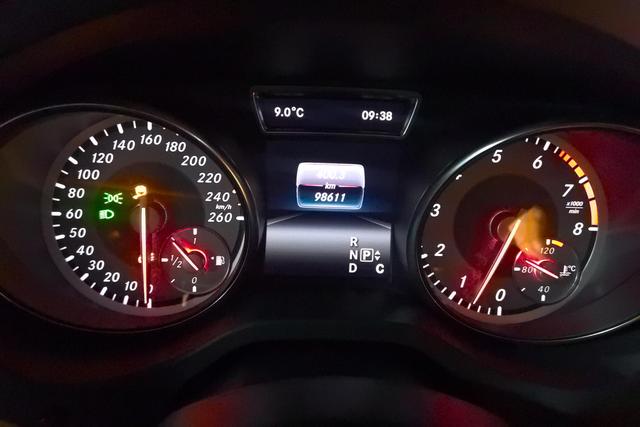 Mercedes-Benz GLA 2016 thumb 12