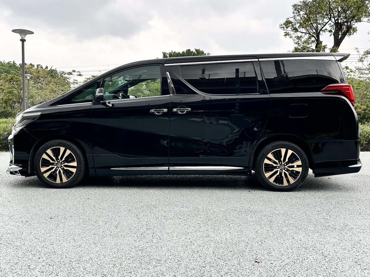 Toyota Alphard 2018 thumb 2
