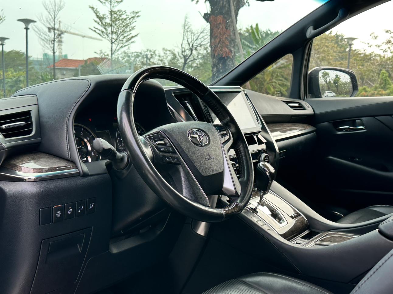 Toyota Alphard 2018 thumb 11