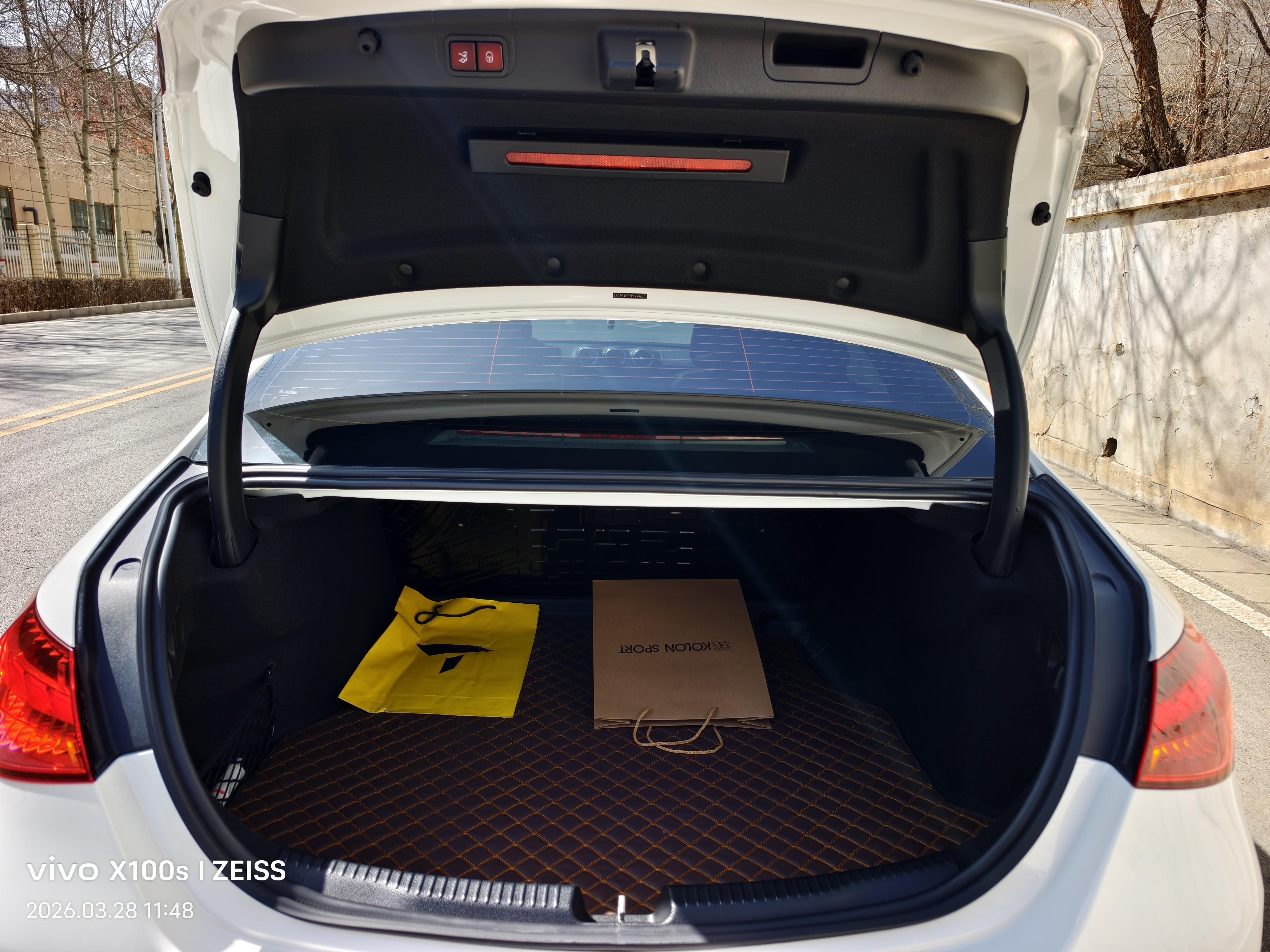 Mercedes-Benz C-Class 2023 thumb 8