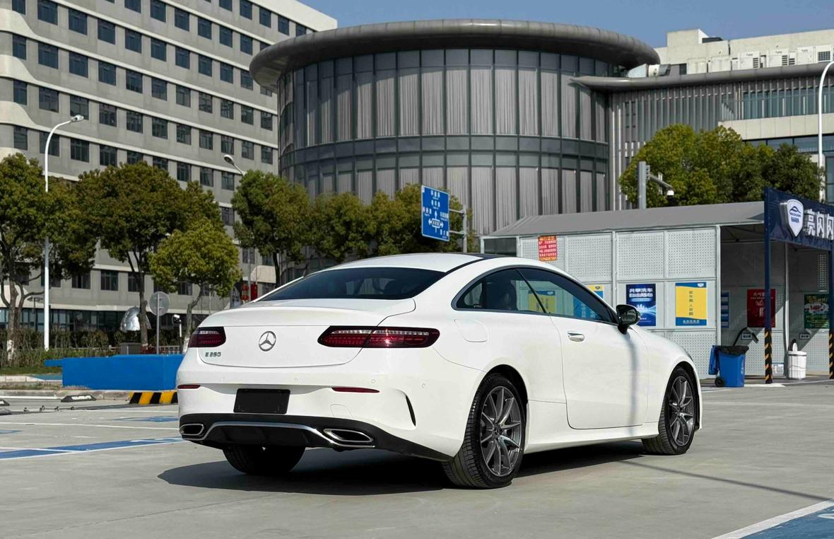 Mercedes-Benz E-Class 2021 thumb 4