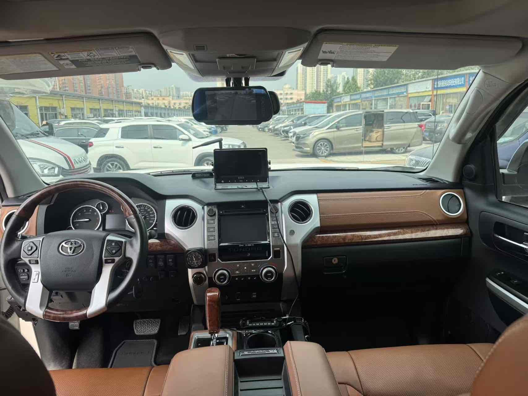 Toyota Fortuner 2015 thumb 8