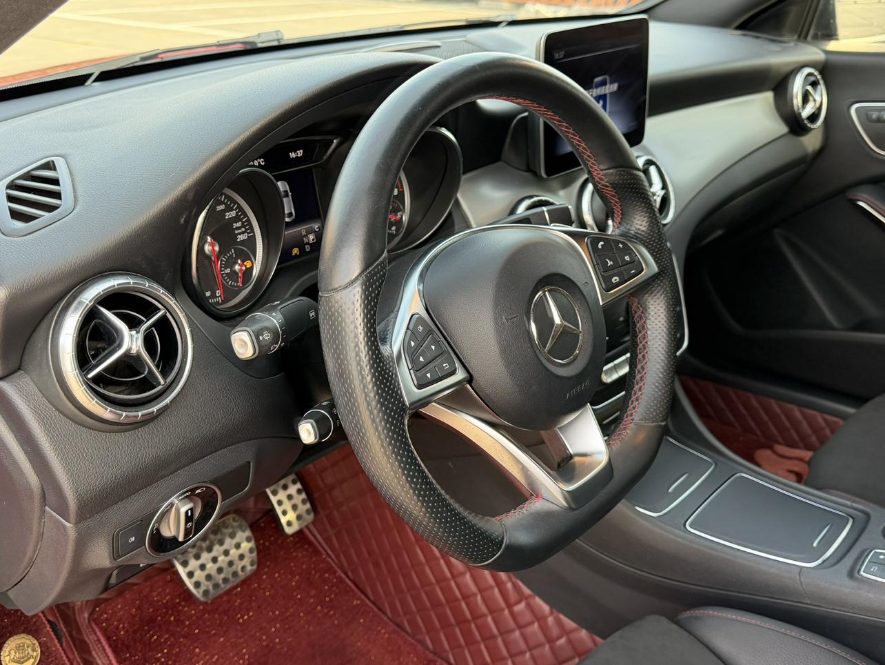 Mercedes-Benz CLA 2018 thumb 10