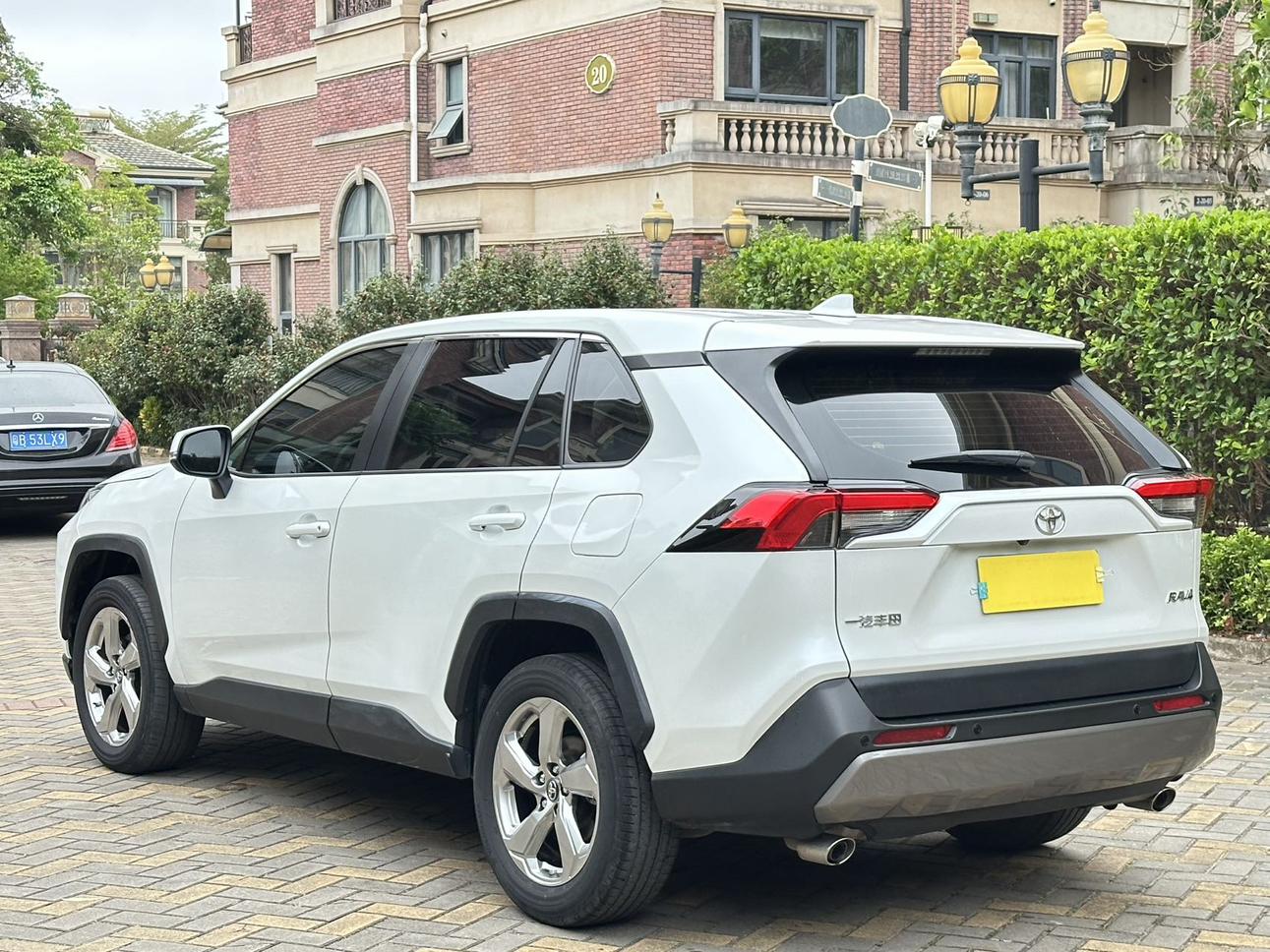 Toyota RAV4 2022 thumb 2