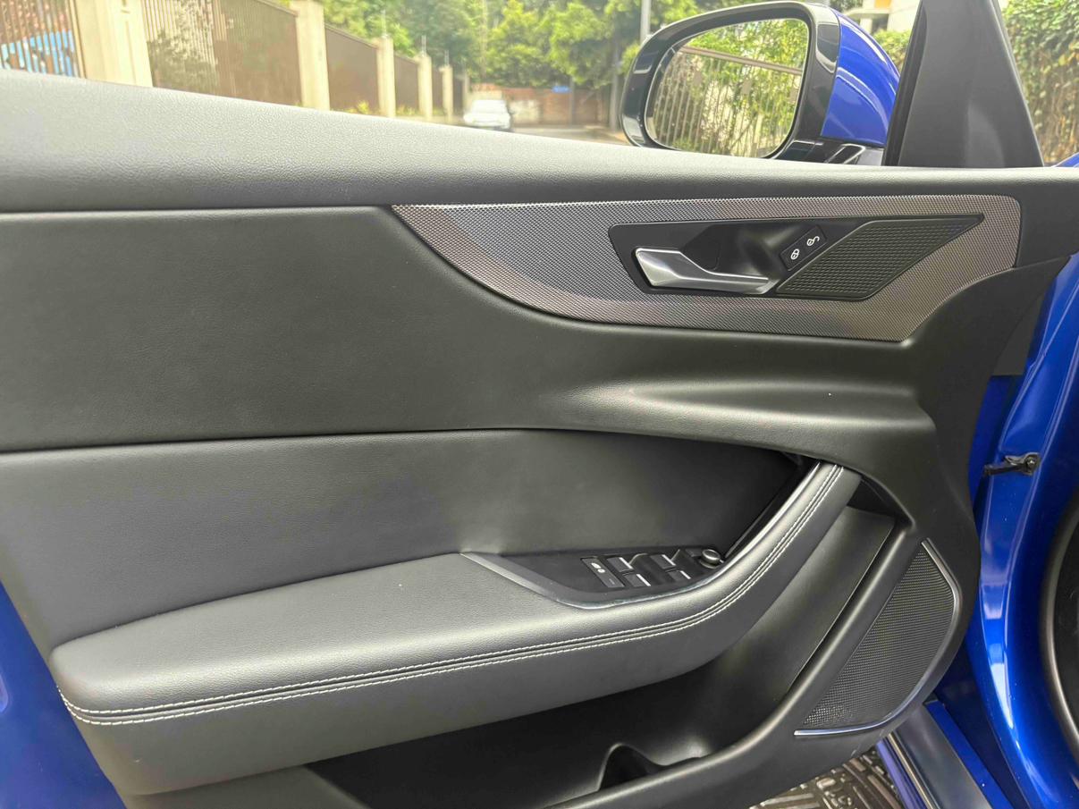 Jaguar XE 2020 thumb 8