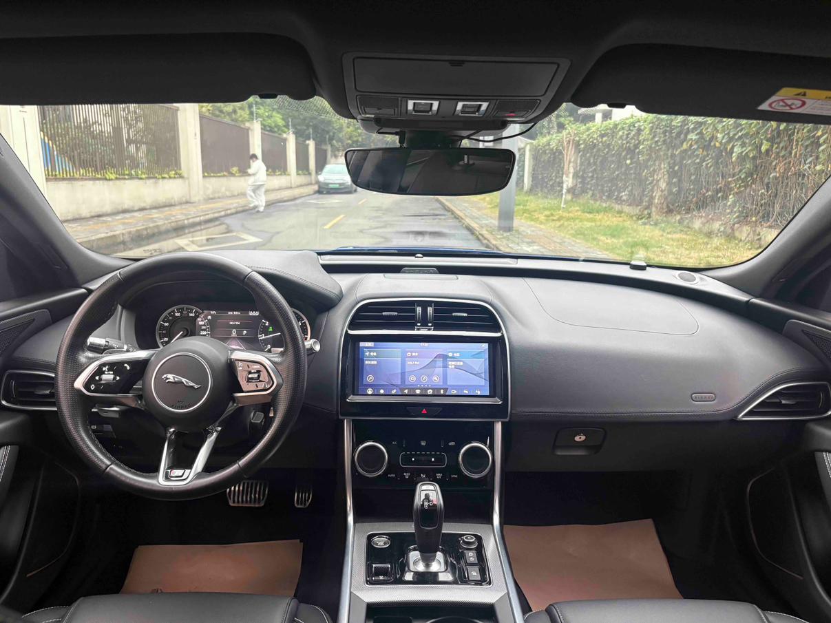 Jaguar XE 2020 thumb 10