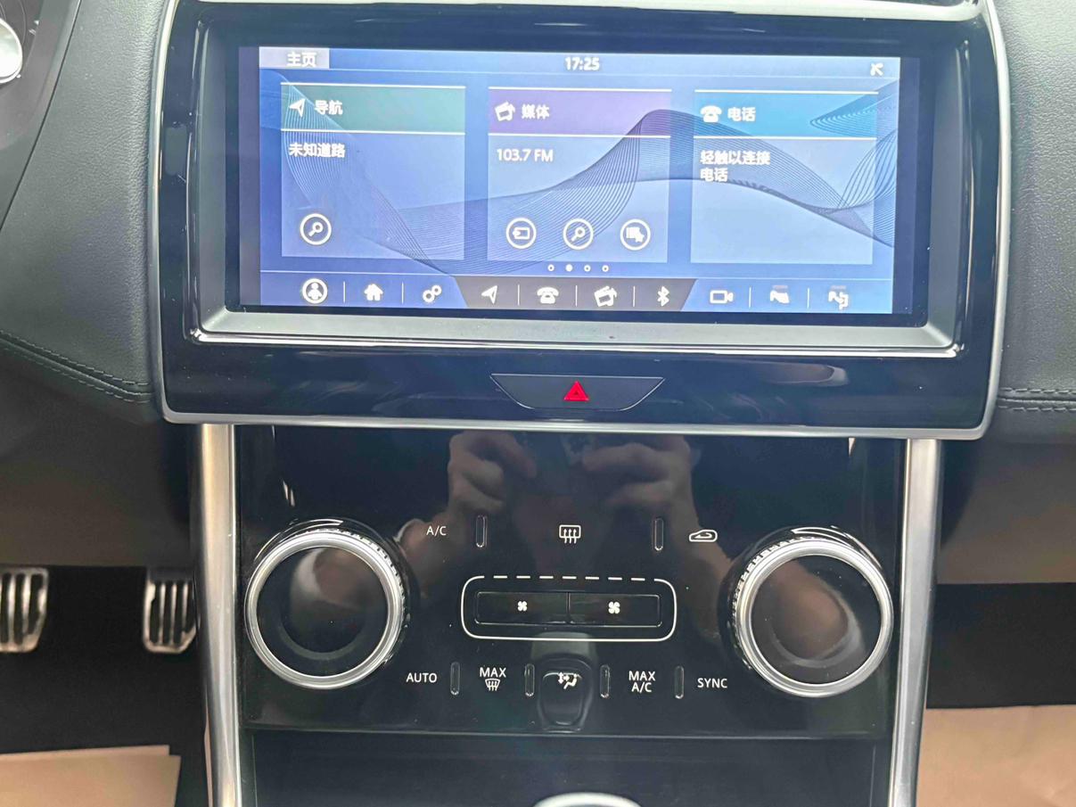 Jaguar XE 2020 thumb 11