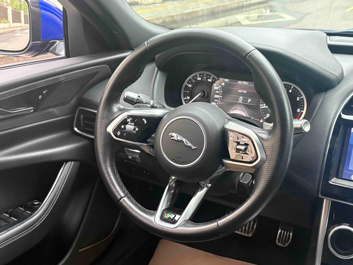 Jaguar XE 2020 thumb 12
