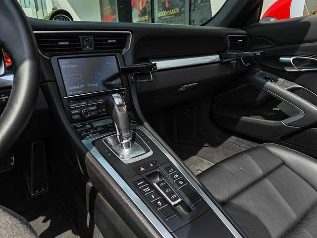 Porsche 911 2012 thumb 11