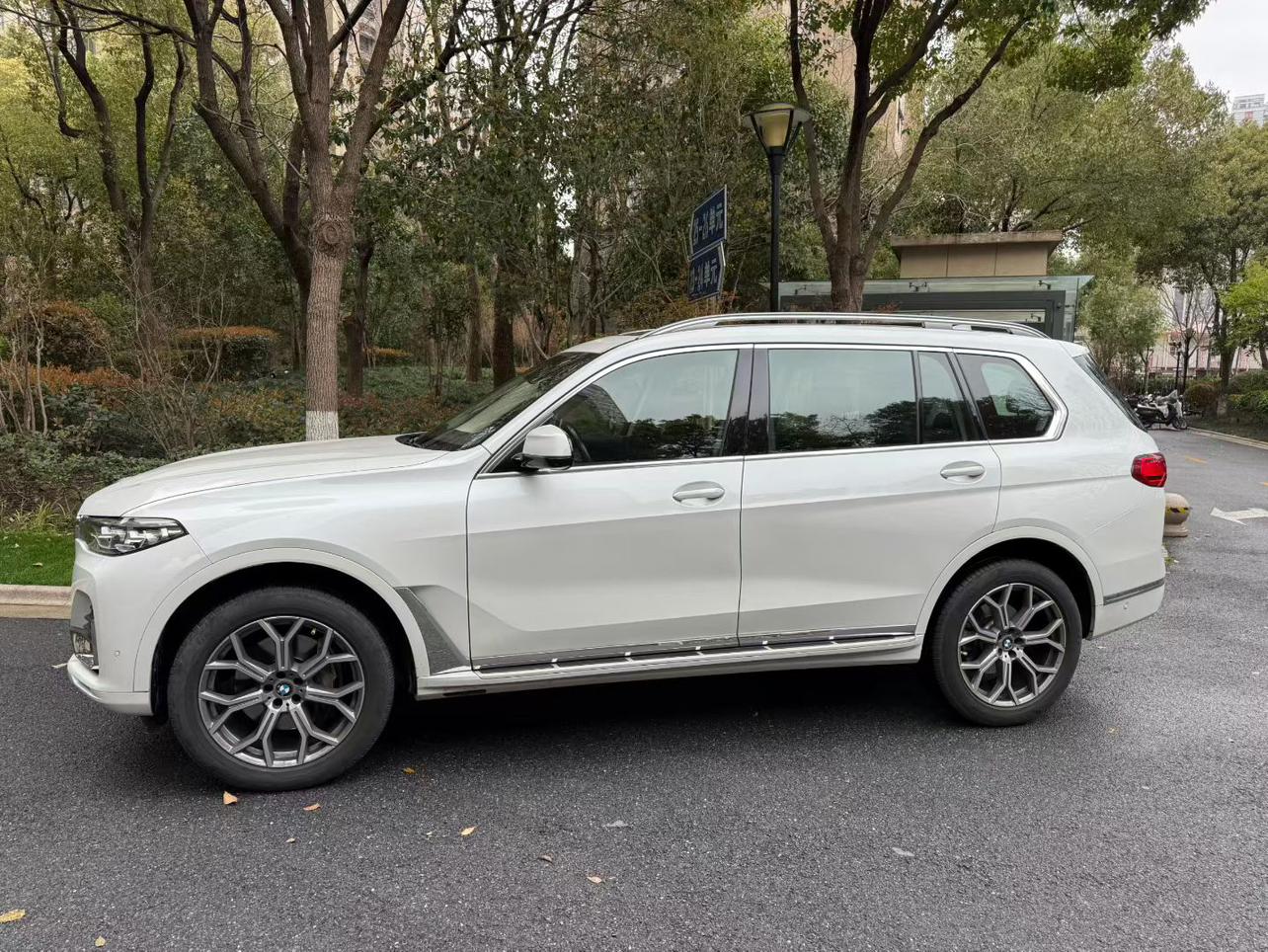 BMW X7 2022 thumb 10