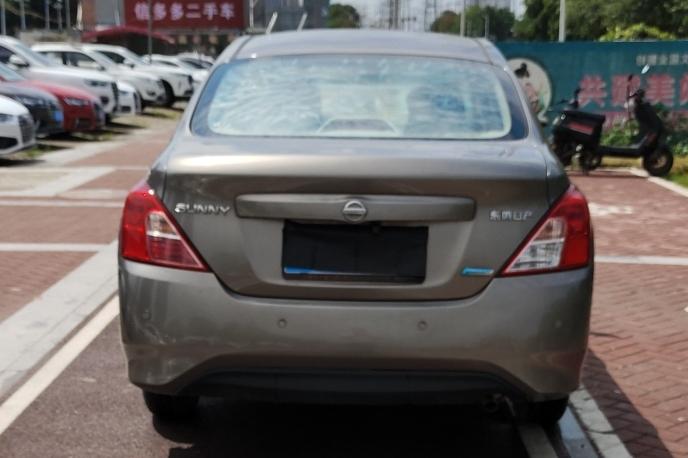 Nissan Sunny 2015 thumb 2
